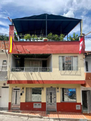 Apartamento Amoblado, 3 Alcobas y balcón piso 2
